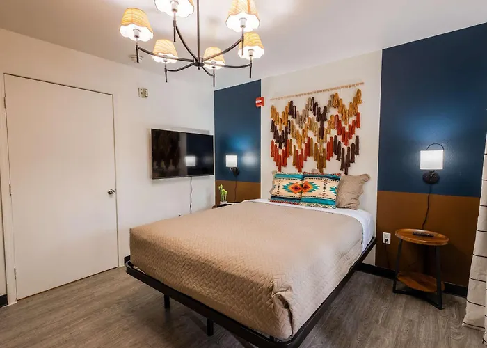 Cozy Retreat For 2 Guests Apartment *